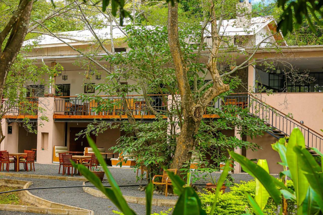 Mbugwe Lodge Аруша Экстерьер фото